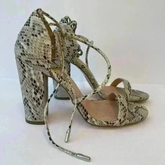 Hich Heels Sandals lace up / Size US 6.5/ print - Picture 5 of 7